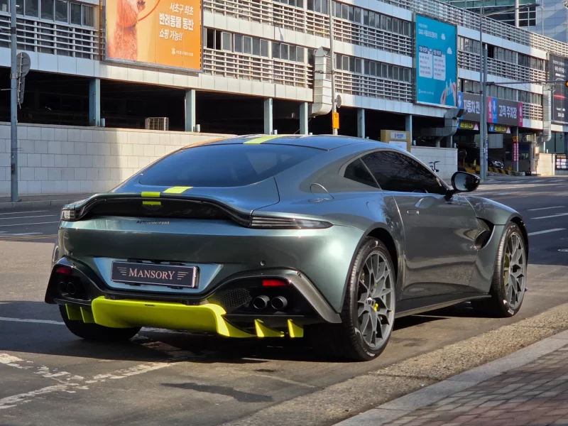 Aston Martin VANTAGE