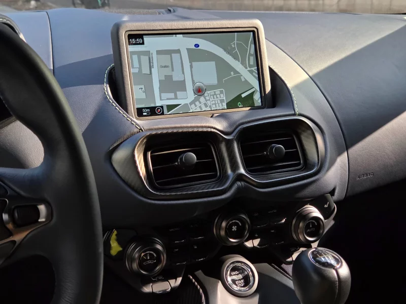 Aston Martin VANTAGE