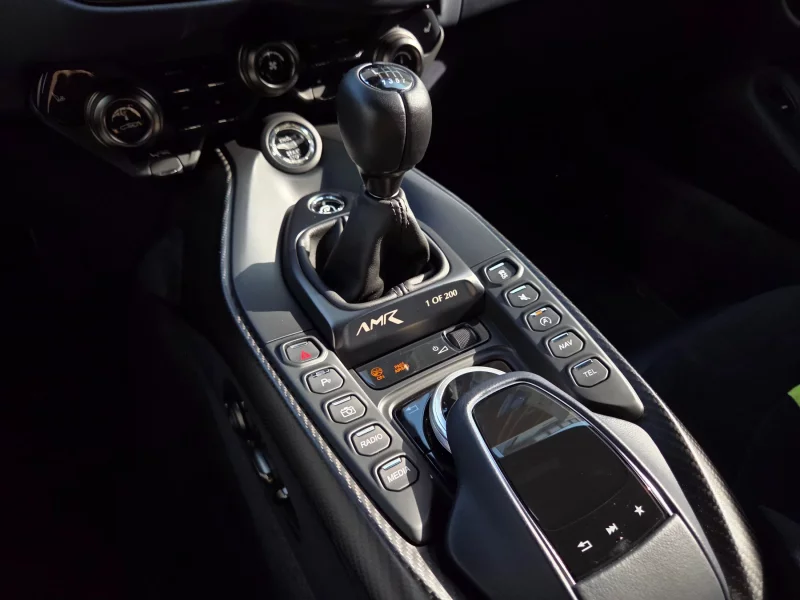 Aston Martin VANTAGE