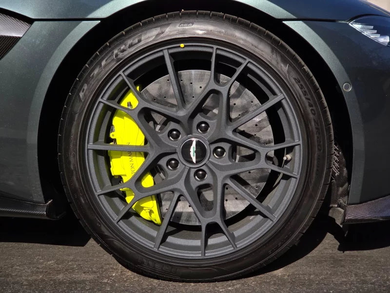 Aston Martin VANTAGE