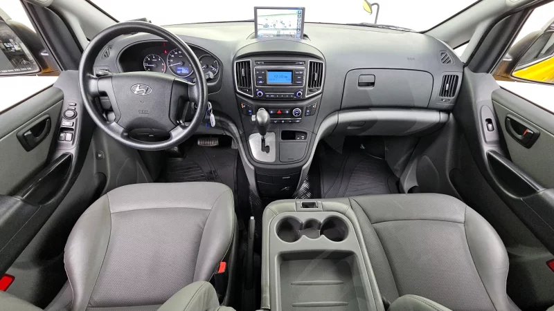 Hyundai Starex