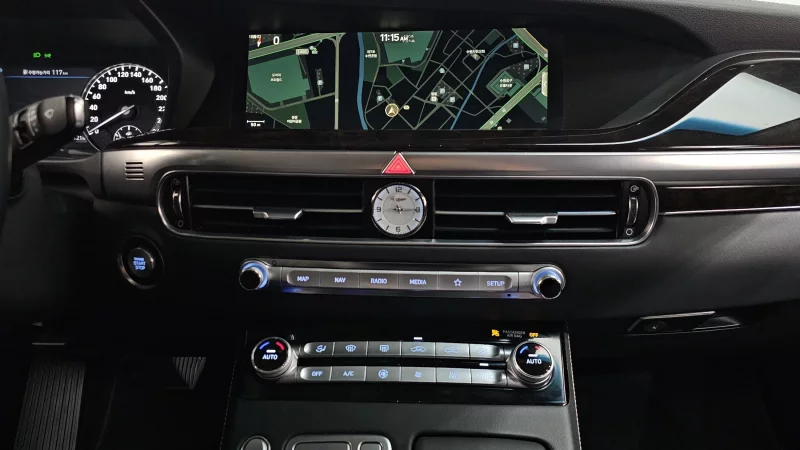 Genesis G90