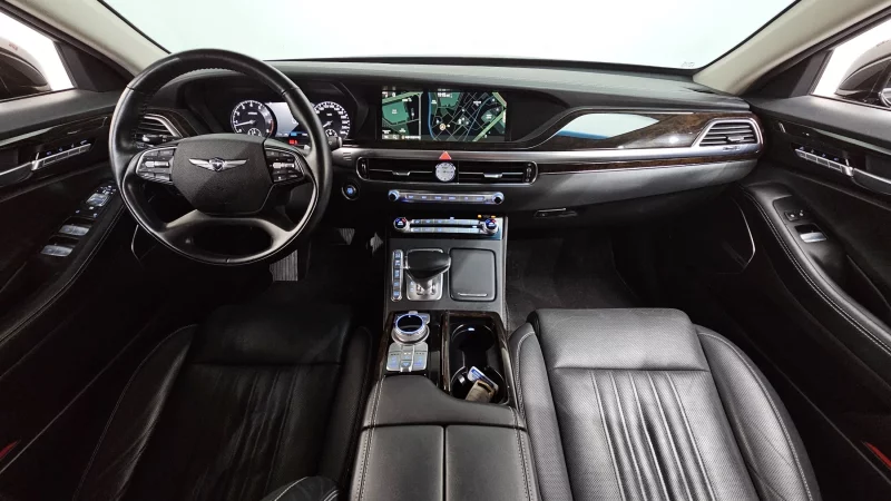 Genesis G90