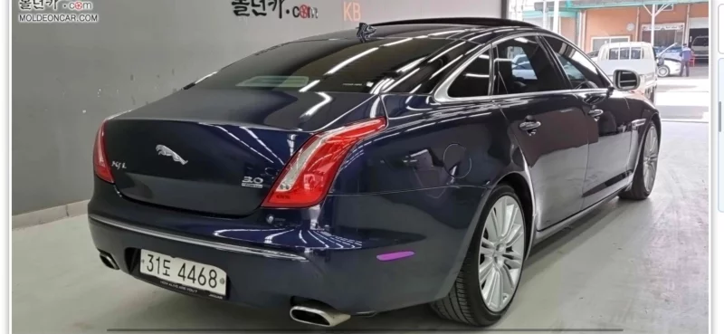 Jaguar XJ