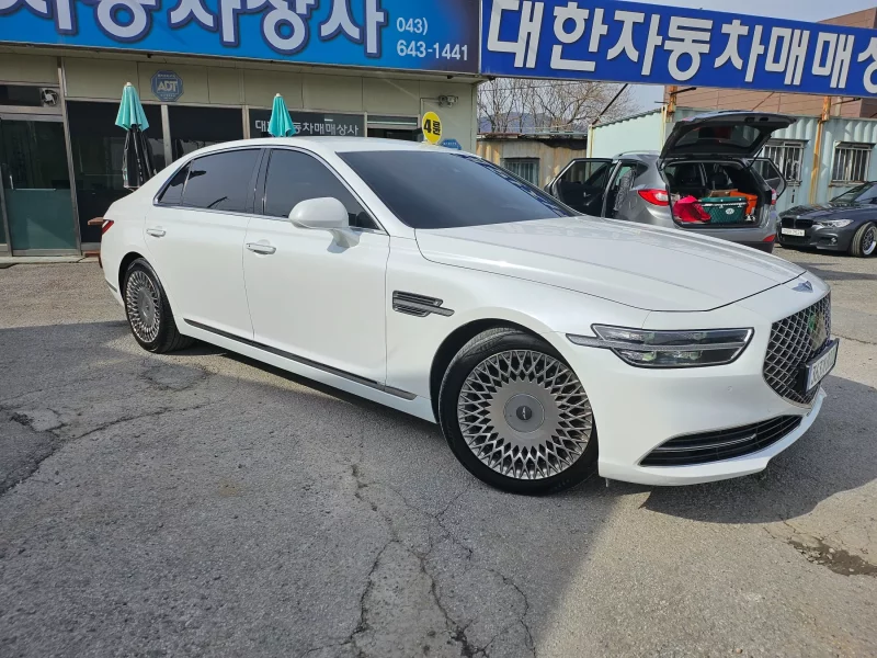 Genesis G90