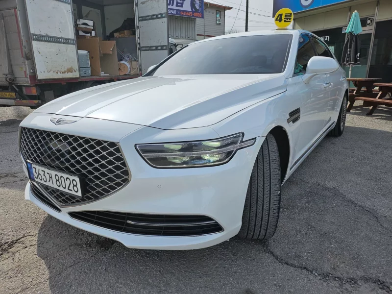 Genesis G90