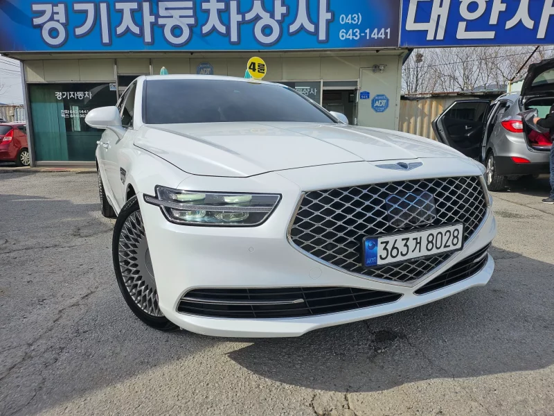 Genesis G90