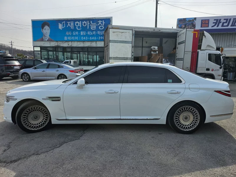 Genesis G90