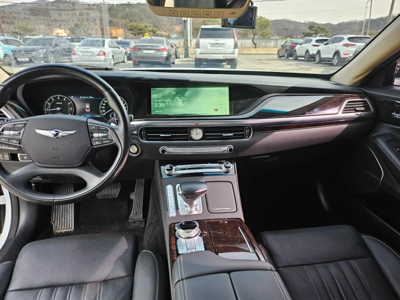 Genesis G90