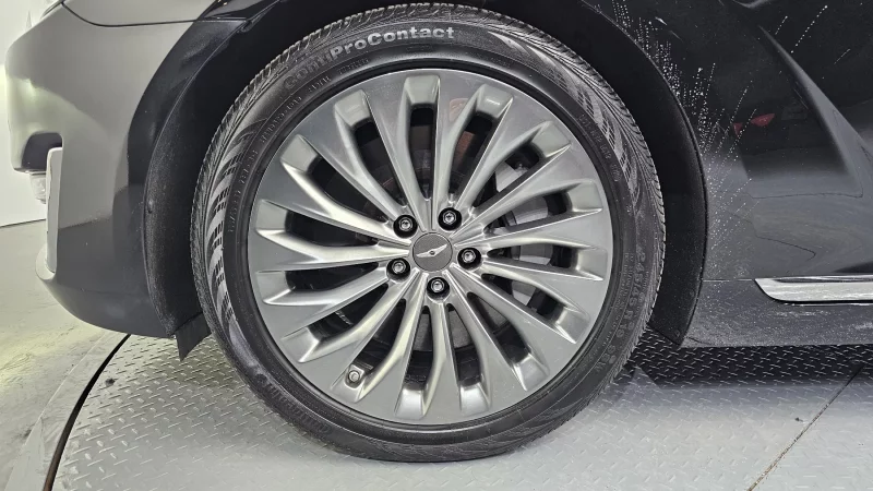 Genesis EQ900