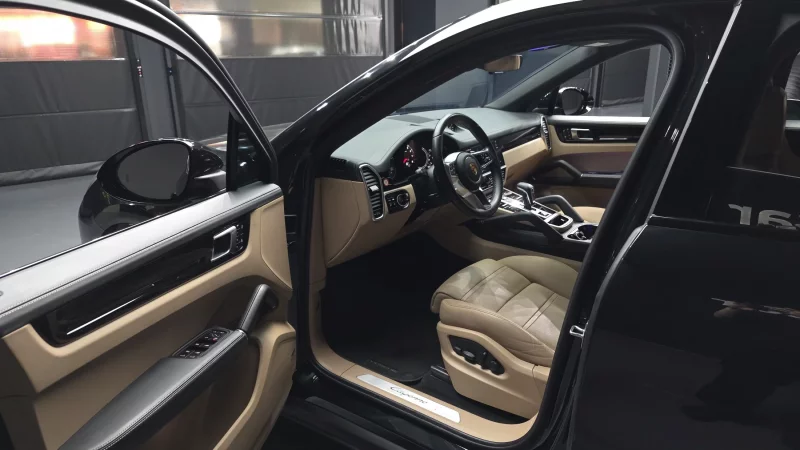 Porsche CAYENNE