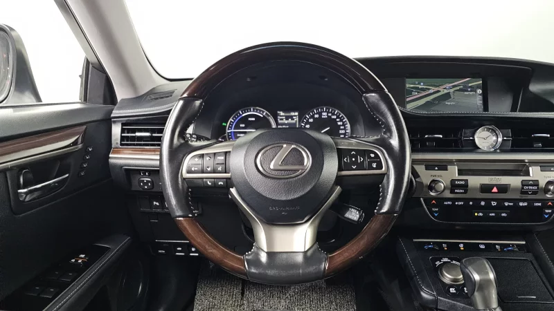 Lexus ES300h