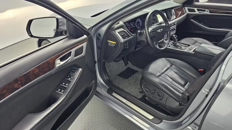 Hyundai Genesis