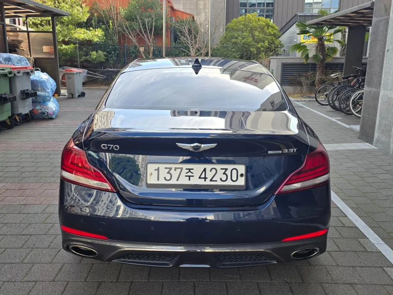 Genesis G70