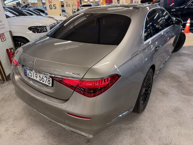 Mercedes-Benz S-Class