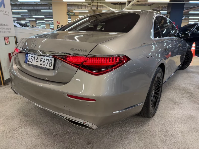 Mercedes-Benz S-Class