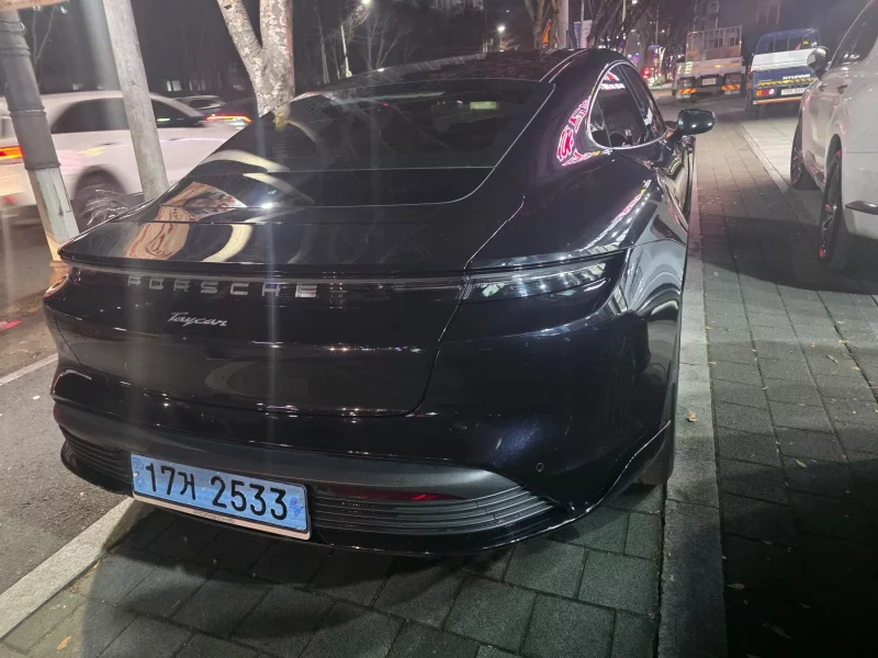 Porsche TAYCAN
