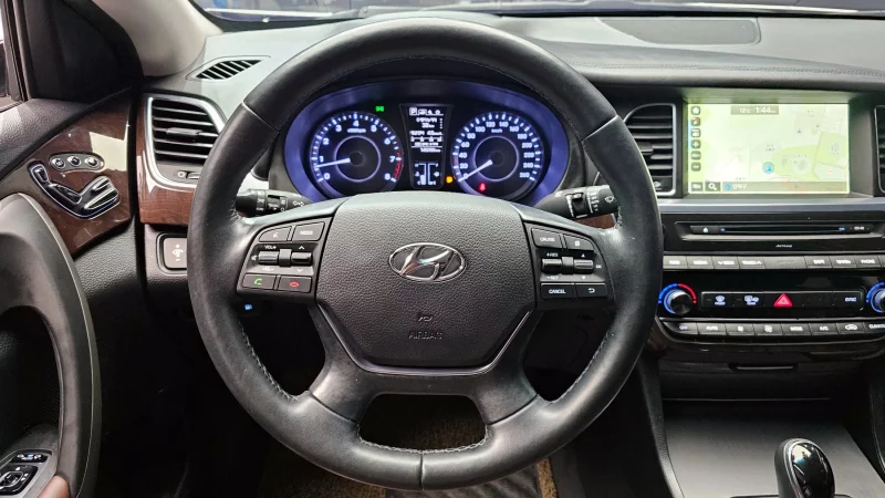 Hyundai Aslan