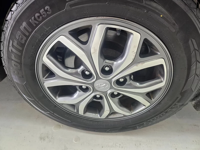 Hyundai Starex