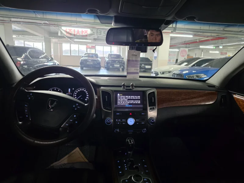 Hyundai Equus