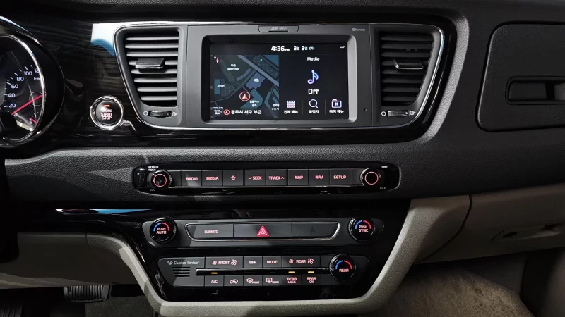 Kia Carnival