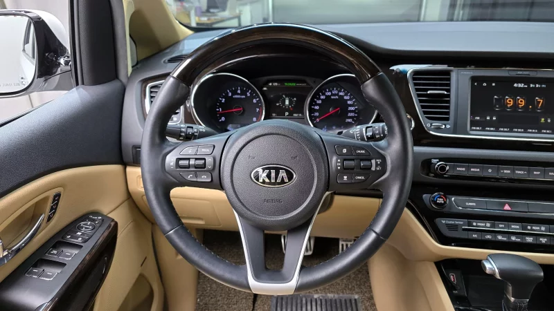 Kia Carnival