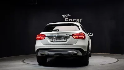 Mercedes-Benz GLA-Class