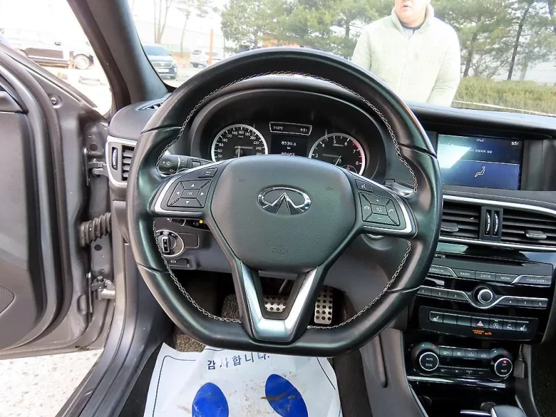 Infiniti Q30