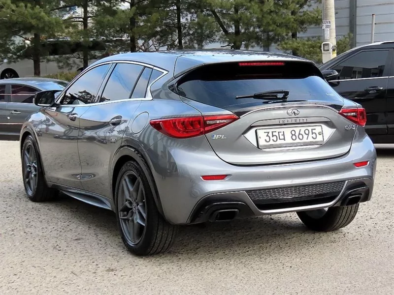 Infiniti Q30