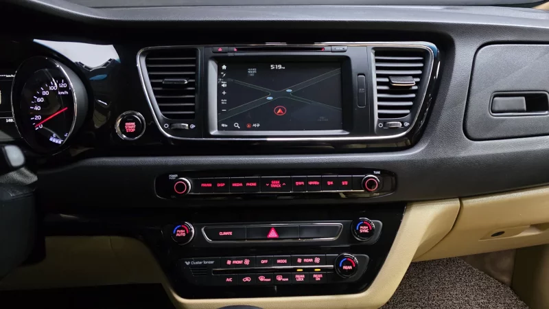 Kia Carnival