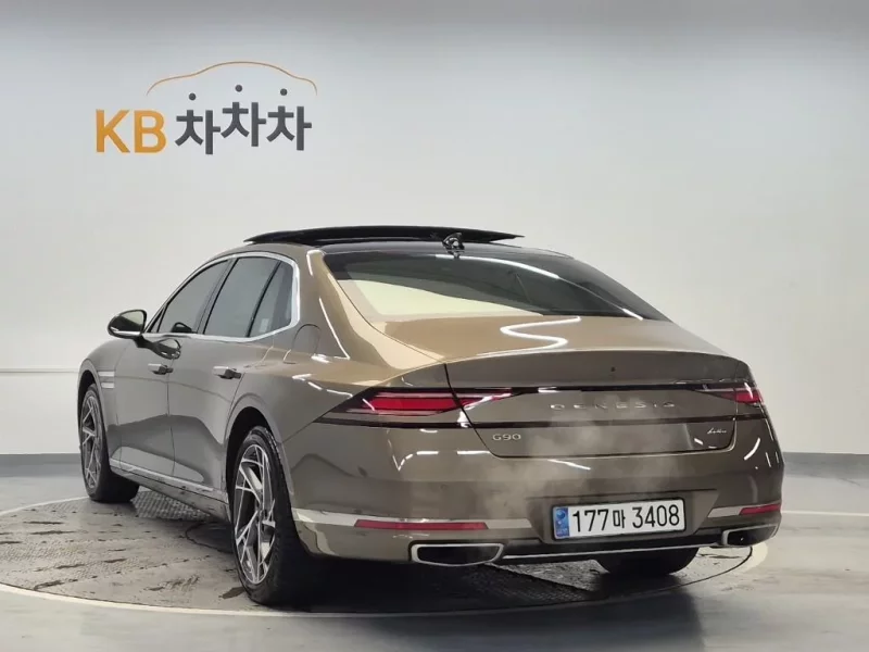 Genesis G90
