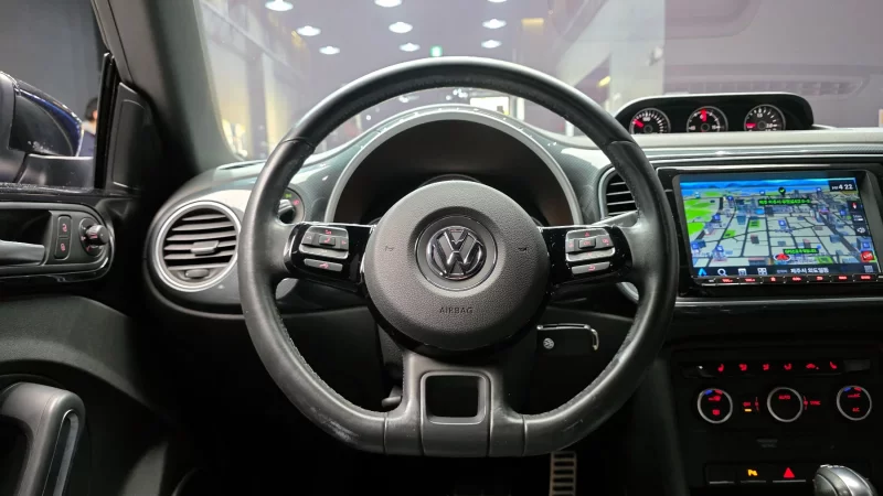 Volkswagen BEETLE