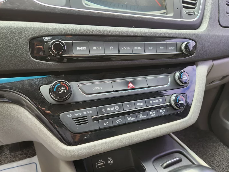 Kia Carnival