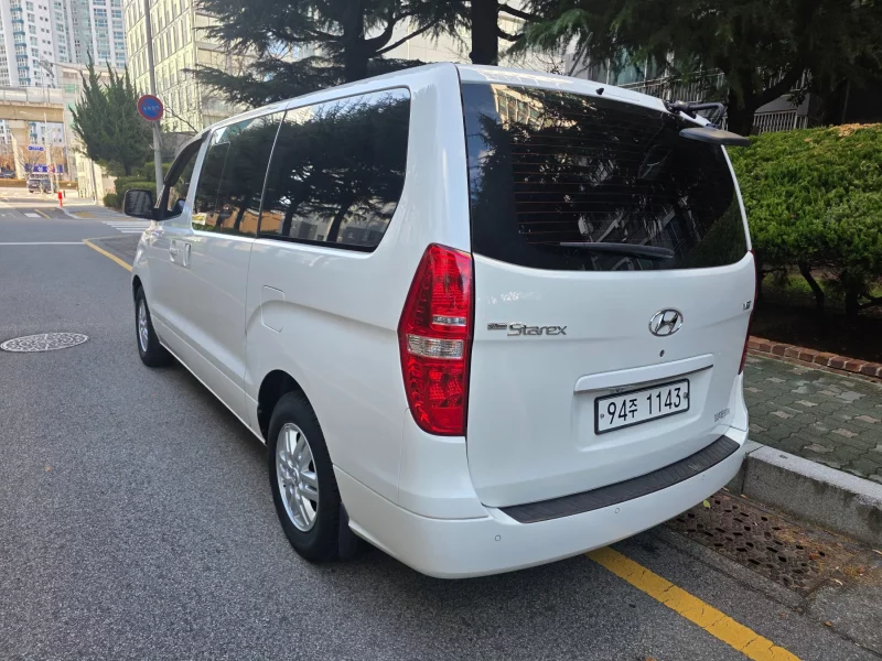Hyundai Starex