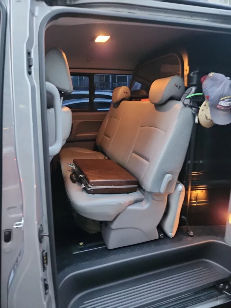 Hyundai Starex