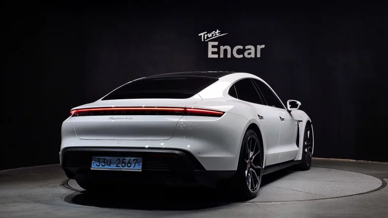 Porsche TAYCAN