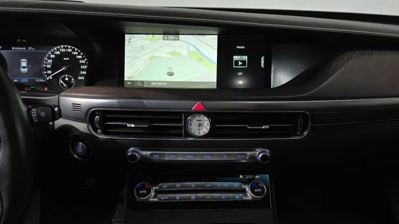 Genesis G90