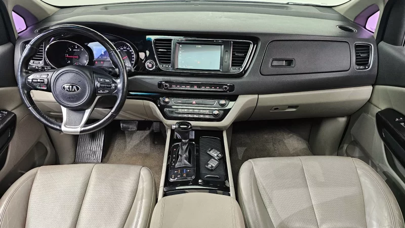 Kia Carnival