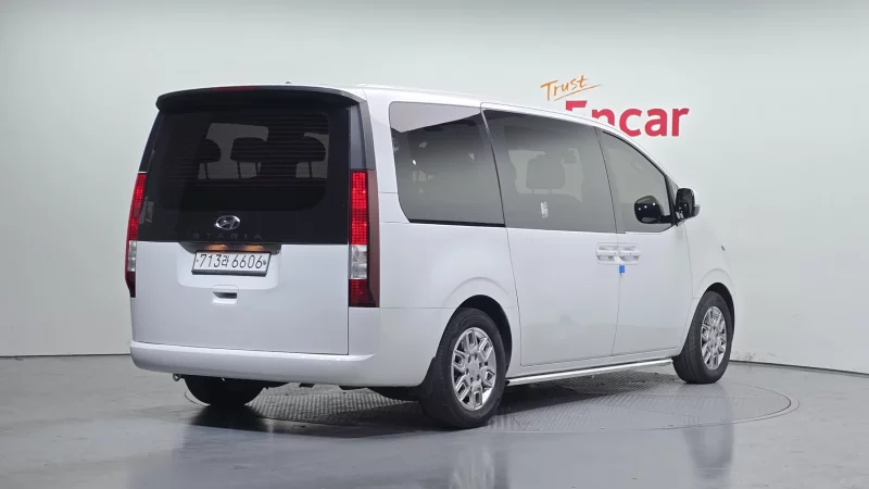 Hyundai Staria