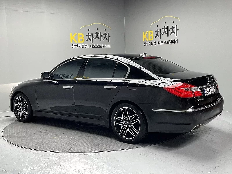 Hyundai Genesis