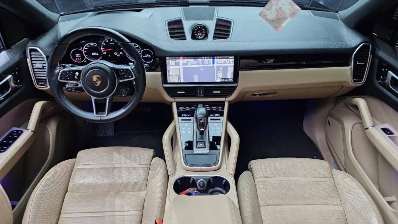 Porsche CAYENNE