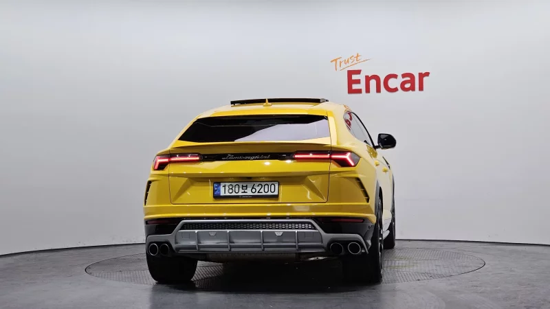 Lamborghini URUS