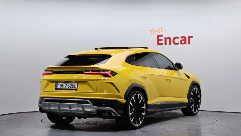 Lamborghini URUS