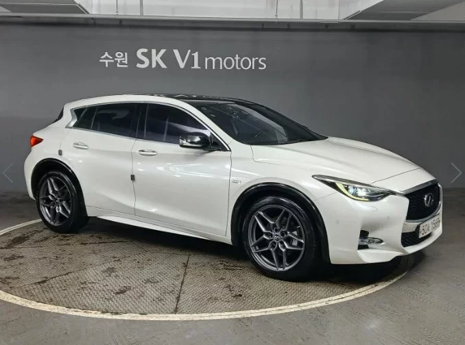 Infiniti Q30