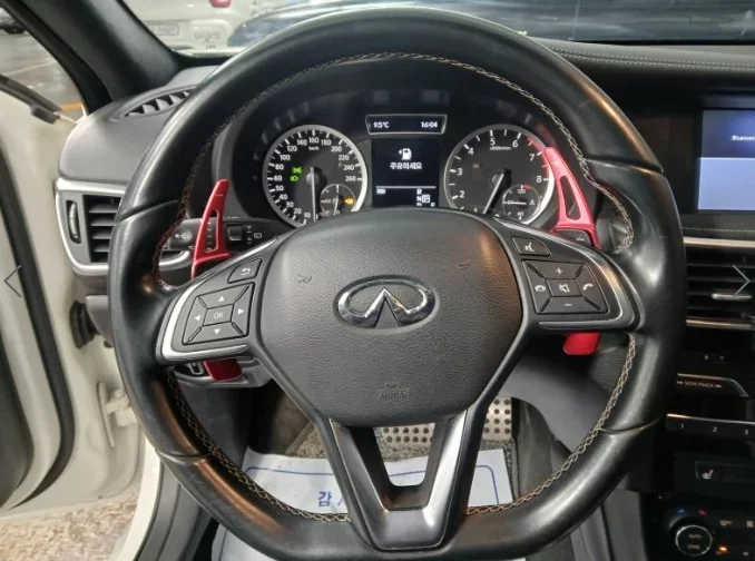 Infiniti Q30