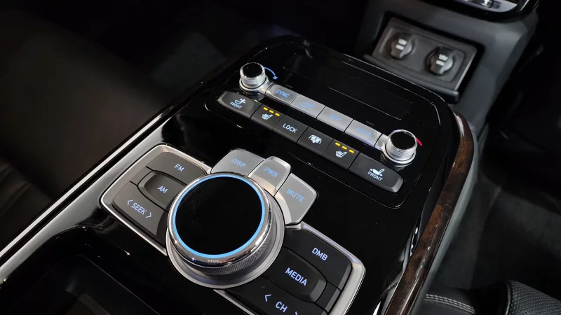 Genesis G90