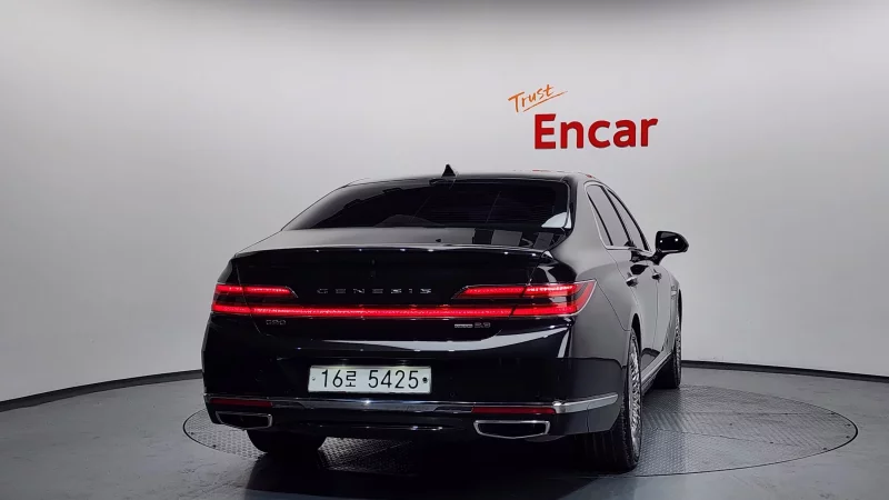 Genesis G90