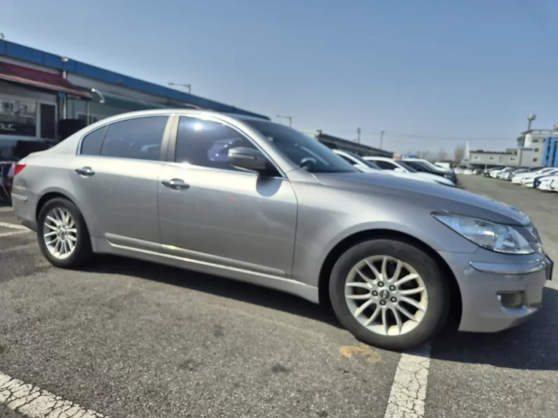 Hyundai Genesis