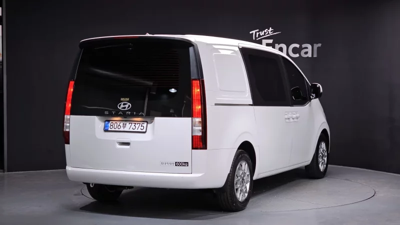 Hyundai Staria