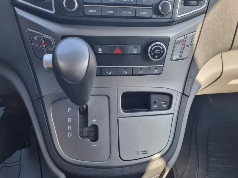 Hyundai Starex